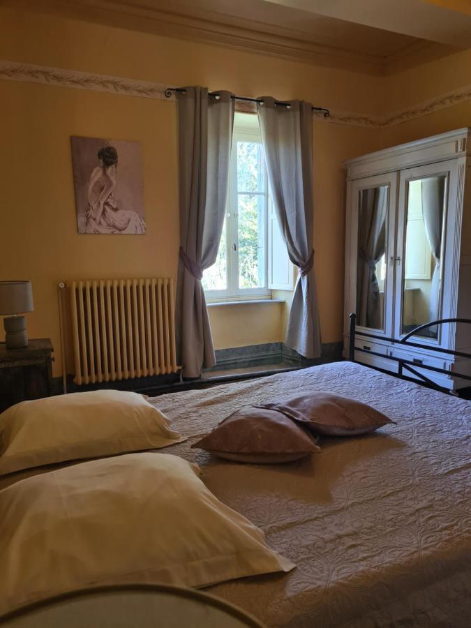 Chateau De Villeneuve - Montolieu Buitenkant foto